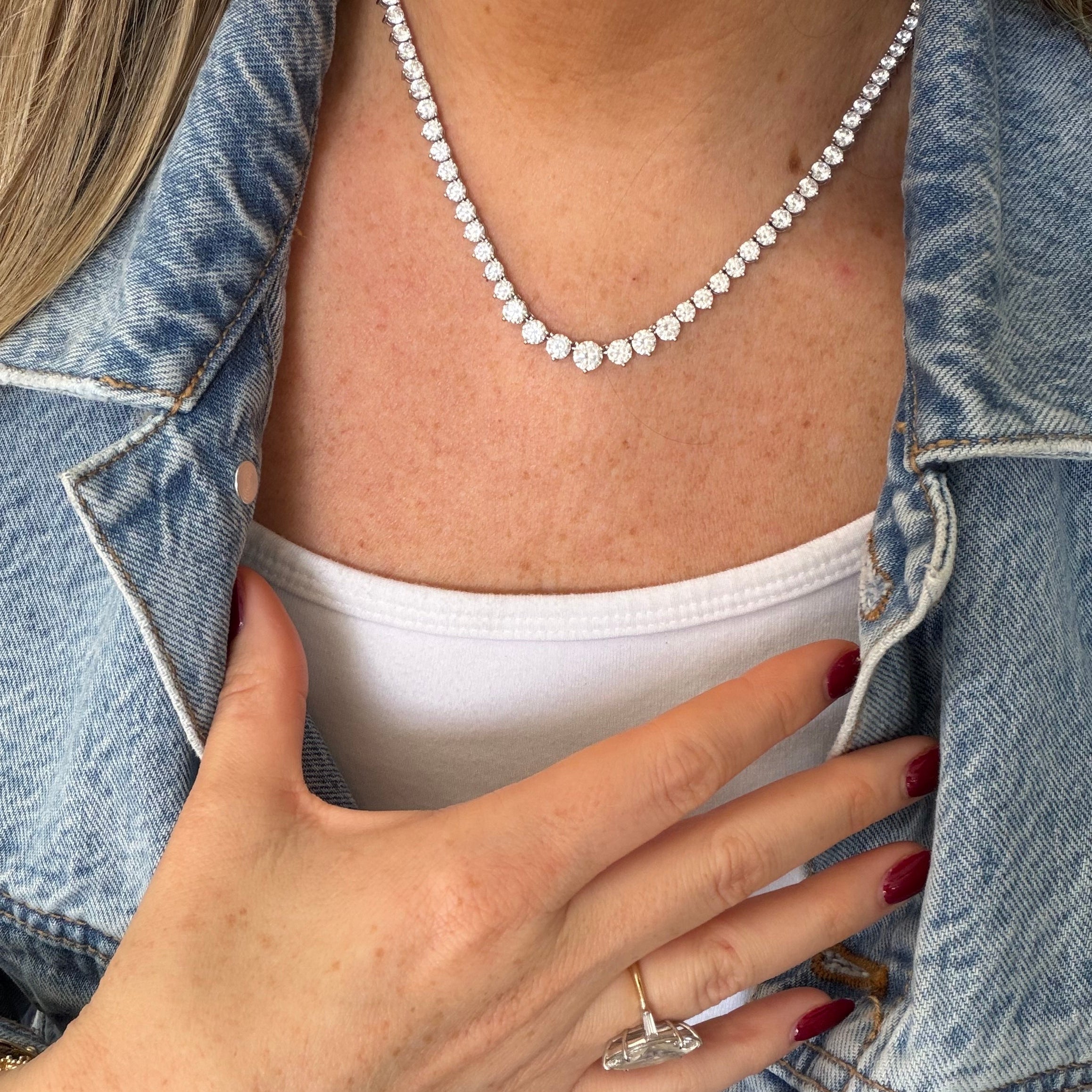 Three Prong Graduating Tennis Necklace
